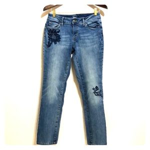 Bass | Boyfriend Jeans With Embroidery  Design 2